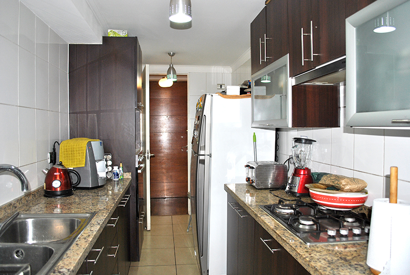 cocina-logia-impecable-departamento-nunoa-barrio-tranquilo