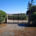 jardines-consolidado-condominio-porton-acceso-parcela-el-monte