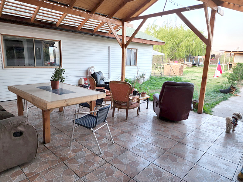 terraza-comoda-casa-derechos-de-agua-pozo-equipada-el-monte