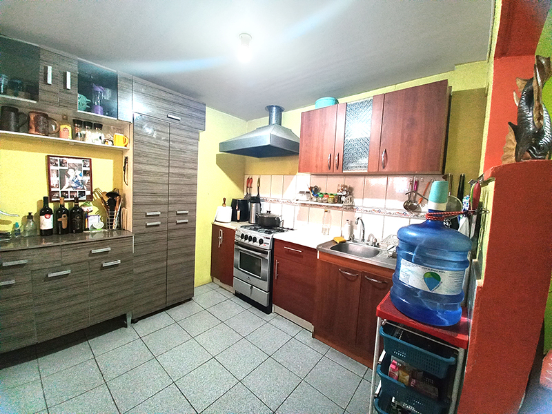 cocina-ampliada-impecable-linda-casa-venta-comuna-buin