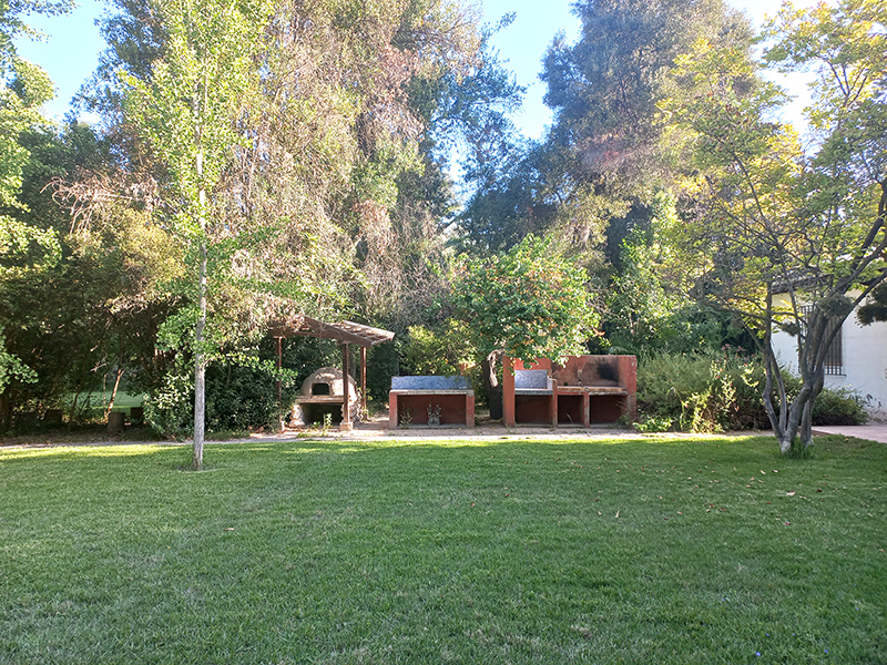 areas-verdes-quincho-pergola-piscina-paine