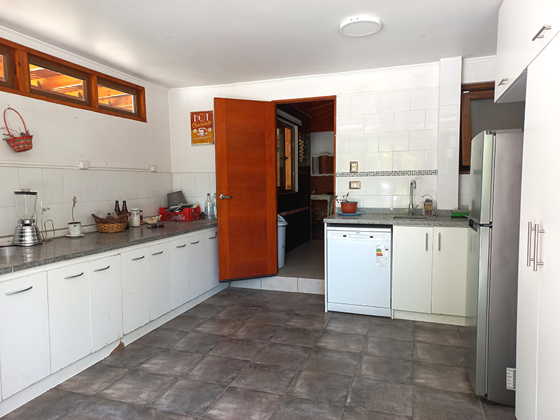 amplia-cocina-comedor-de-diario-arriendo-parcela