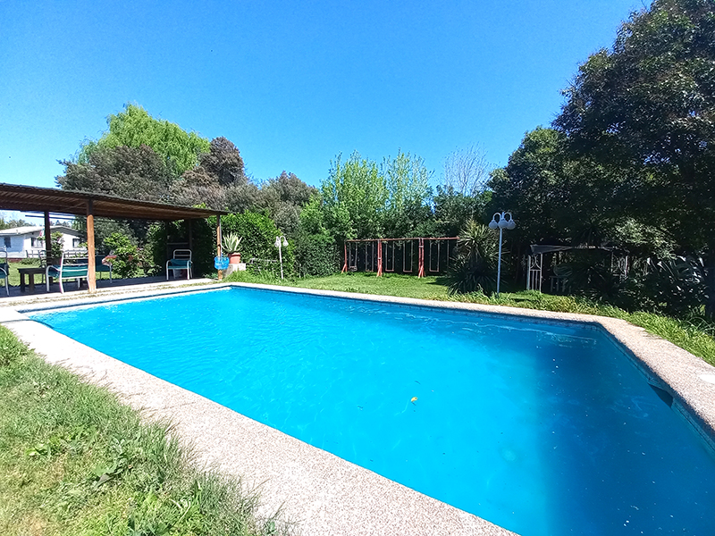 piscina-hermosa-juegos-infantiles